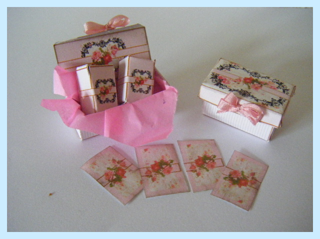 FLORAL BOX WITH TOILETRY BOXES (image for) FLORAL BOX WITH TOILETRY BOXES